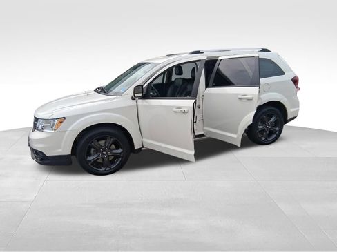 Used 2020 Dodge Journey Crossroad FWD image 23