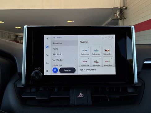 Used 2025 Toyota RAV4 XLE FWD image 30