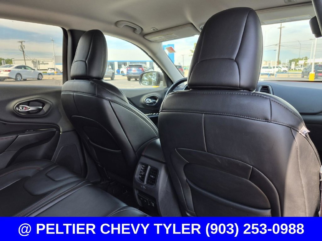 Used 2019 Jeep Cherokee Trailhawk w/ Cold Weather Group AWD/4WD image 16
