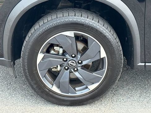 Used 2025 Nissan Rogue SV FWD image 11