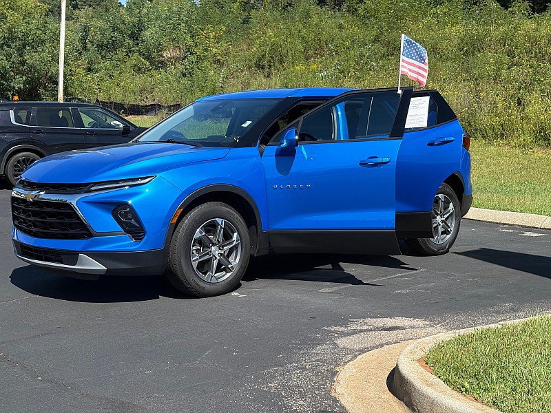 Used 2025 Chevrolet Blazer LT AWD/4WD image 12