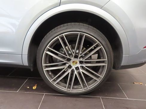 Used 2022 Porsche Cayenne S AWD/4WD image 14
