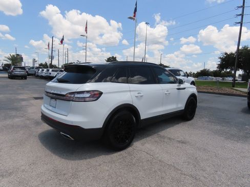 Used 2021 Lincoln Nautilus Reserve FWD image 11