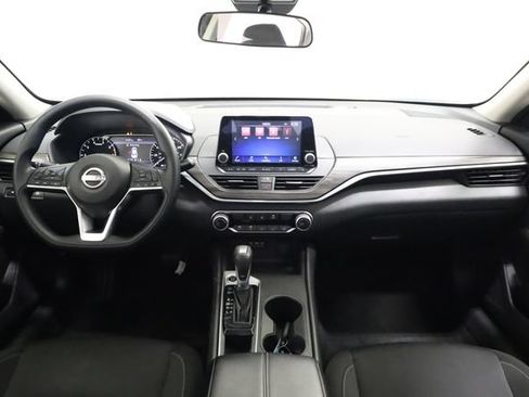 Used 2025 Nissan Altima 2.5 SV FWD image 16