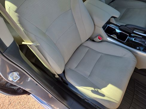 Used 2017 Honda Accord Touring image 16