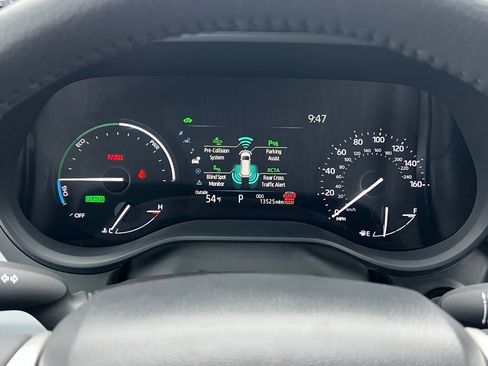 Used 2025 Toyota Sienna XLE image 24