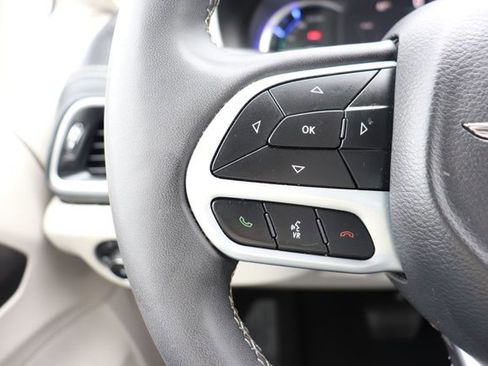 Used 2023 Chrysler Pacifica Touring-L FWD image 20
