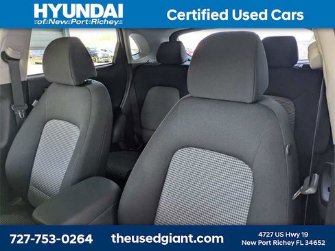 Used 2021 Hyundai Kona SE image 7