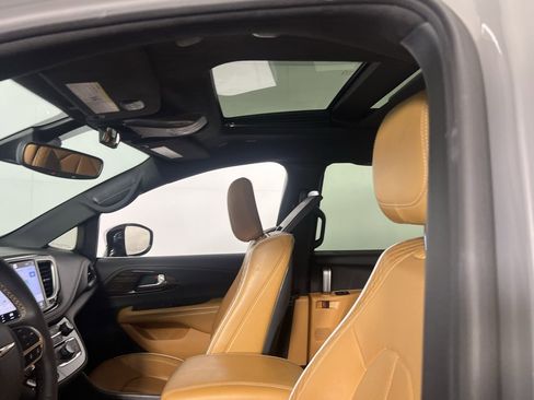 Used 2023 Chrysler Pacifica Pinnacle image 25