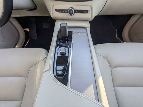 Certified 2023 Volvo XC90 B5 Core w/ Protection Package Premier image 24