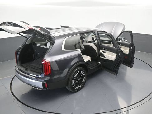 Used 2025 Kia Telluride S FWD image 70