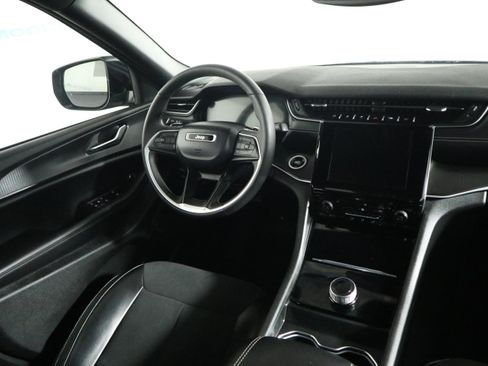 Used 2024 Jeep Grand Cherokee L Laredo image 15