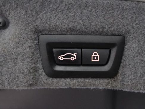 Used 2015 BMW 750Li xDrive AWD/4WD image 29