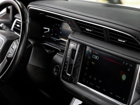 Used 2022 GMC Yukon XL Denali image 31