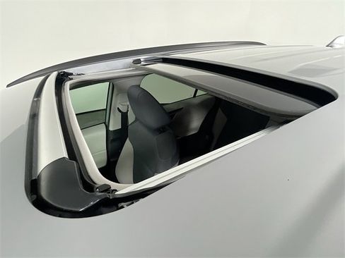 Used 2025 Toyota RAV4 XLE w/ Convenience Package image 22