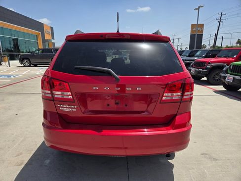 Used 2020 Dodge Journey SE FWD image 4