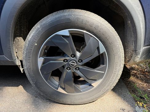 Used 2024 Nissan Rogue SV AWD/4WD image 8