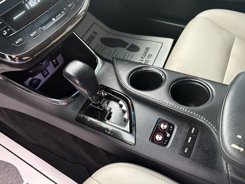 Used 2018 Toyota Avalon XLE Premium image 22