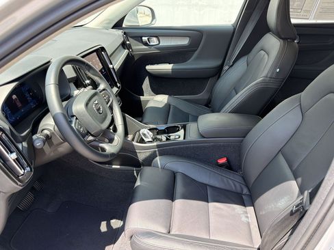 Used 2023 Volvo XC40 B4 Plus w/ Protection Package Premier FWD image 5