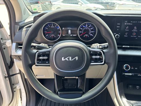 Used 2024 Kia Carnival LX FWD image 21