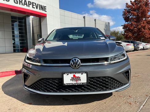 Used 2025 Volkswagen Jetta SE image 4