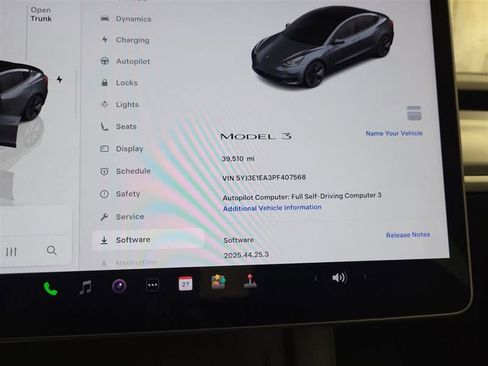 Used 2023 Tesla Model 3 Standard Range image 9