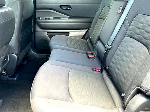 Used 2025 Nissan Pathfinder SV FWD image 18