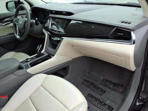 Used 2021 Cadillac XT6 Premium Luxury image 8