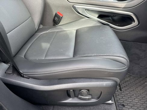 Used 2025 Jaguar F-PACE R-Dynamic S image 12