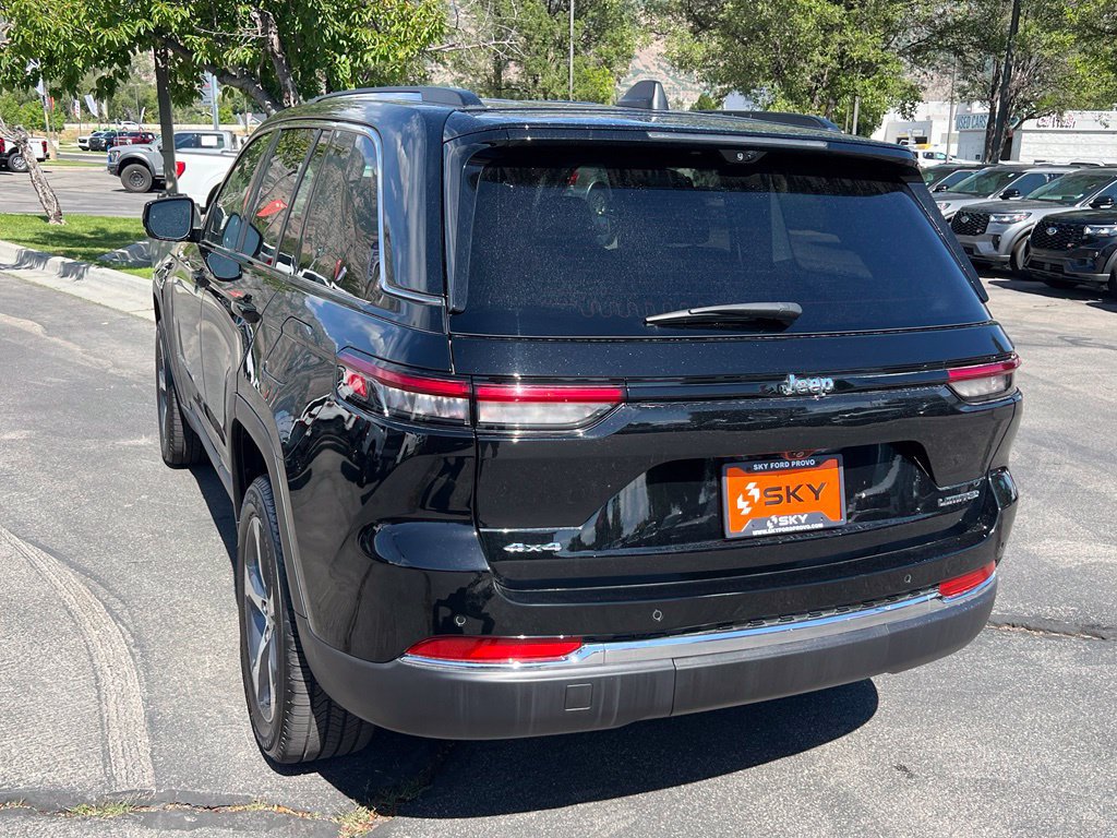 Used 2023 Jeep Grand Cherokee Limited AWD/4WD image 11