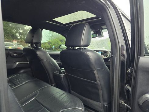 Used 2020 Toyota Tacoma Limited image 15
