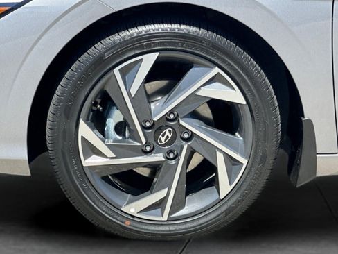 Certified 2025 Hyundai Elantra SEL FWD image 29