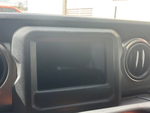 Used 2019 Jeep Wrangler Unlimited Sport S image 8