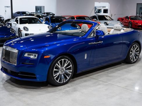 Used 2016 Rolls-Royce Dawn image 2