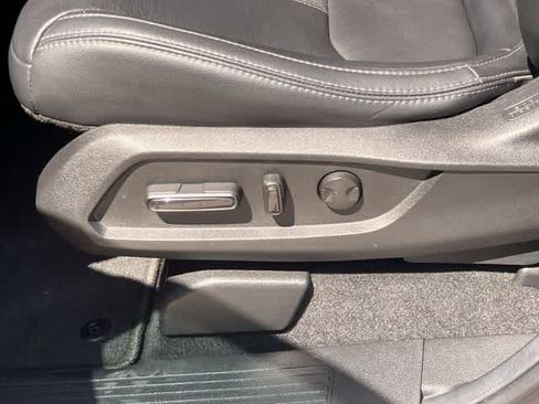 Used 2025 Honda Pilot Touring image 31