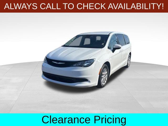 Used 2023 Chrysler Voyager LX FWD image 3