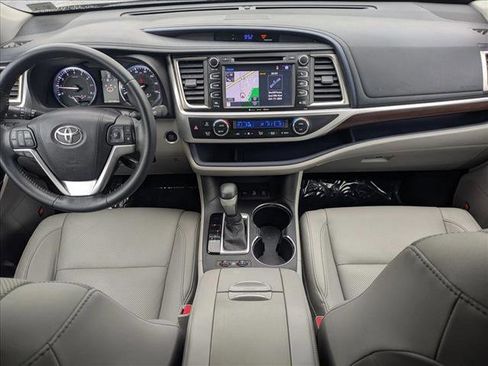 Used 2016 Toyota Highlander Limited AWD/4WD image 19