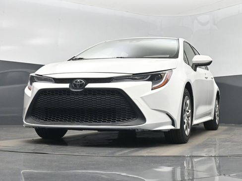Used 2020 Toyota Corolla LE image 47