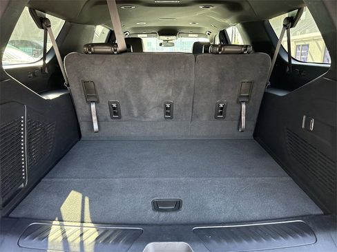 Used 2024 Chevrolet Suburban LT image 24