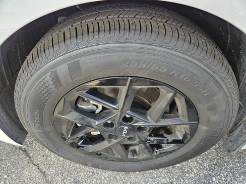 Used 2025 Kia K5 LXS image 4