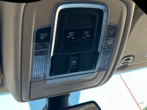 Used 2019 RAM 1500 Laramie AWD/4WD image 29