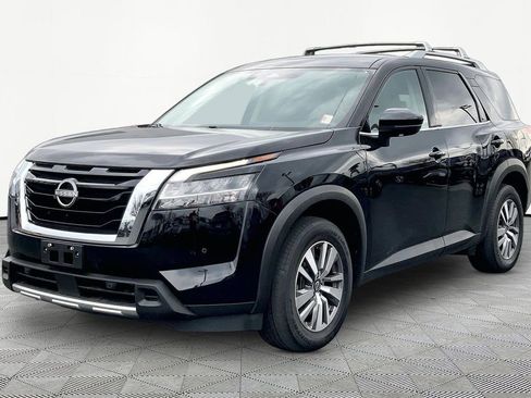 Used 2023 Nissan Pathfinder SL image 3