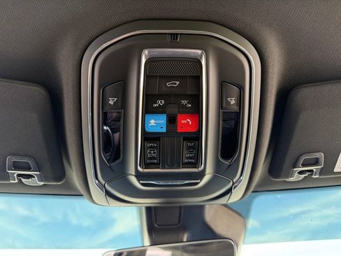 Used 2025 Jeep Grand Cherokee Altitude AWD/4WD image 32