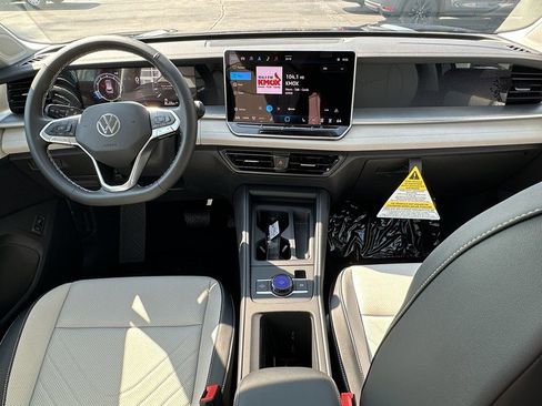 New 2025 Volkswagen Tiguan SE image 9