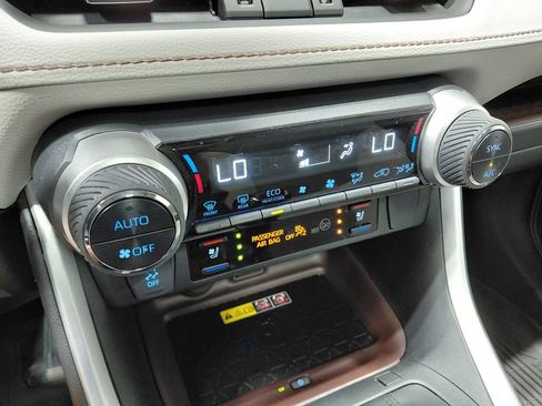 Used 2022 Toyota RAV4 Limited AWD/4WD image 37