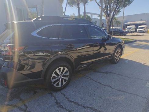 Used 2022 Subaru Outback Premium image 4