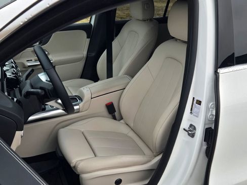 Used 2025 Mercedes-Benz GLA 250 4MATIC image 5