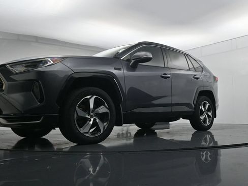 Used 2021 Toyota RAV4 SE w/ Weather & Moonroof Package AWD/4WD image 34