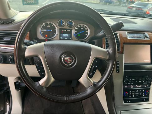 Used 2014 Cadillac Escalade Platinum image 17