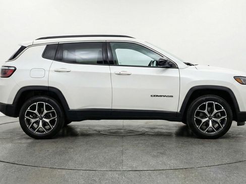 Used 2025 Jeep Compass Limited AWD/4WD image 11